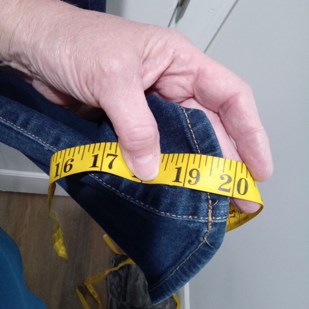 Chaps Plus Size Size 14 Classic Denim Capris Blue Jeans 20" Inseam - Picture 6 of 11